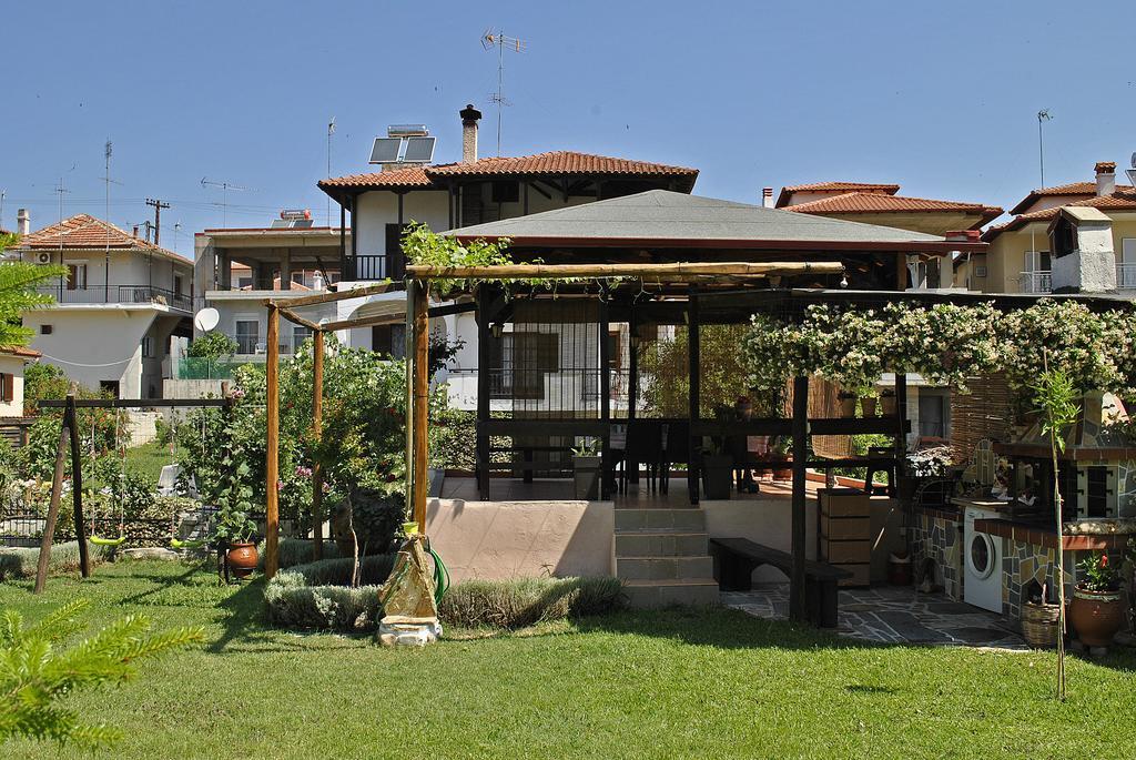 Voula Kourbeti * Agios Nikolaos (Chalkidiki)